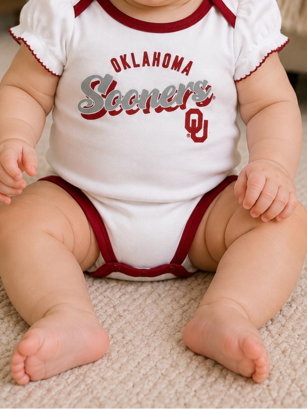 3 piece set
Oklahoma Sooners Infant Bodysuit in White with Crimson Trim